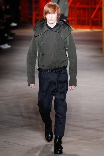 Look 11